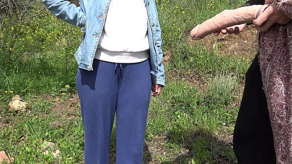 American tourist Saudi Arabia SHOCKED Sextoy dealer offers second hand dildo gape pussy??!!!