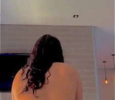 Lizbeth Rodriguez moviedole su culo a un fans ( Le dice ya)