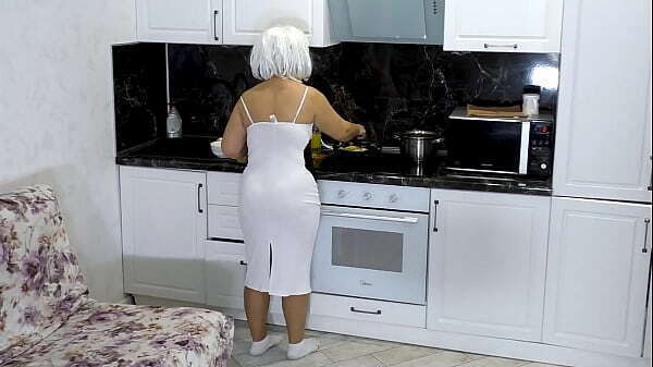 When stepson fucks stepmom ass, forgets breakfast being prepared