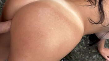 Sexo en playa publica con mi hermanastro mayor bajo la lluvia - PORNO EN ESPANOLv