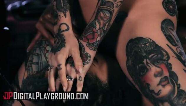 Black Teen Kira Noirgets Licked Model Joanna Digital Playground