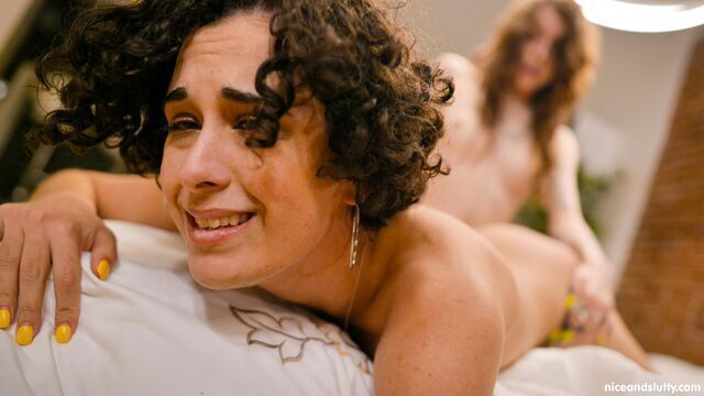  Victoria Brennan and Eden Ivy are enjoying lesbian scissoring 