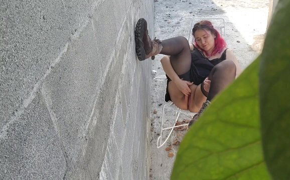 Noisy Neighbor Spying Squirt