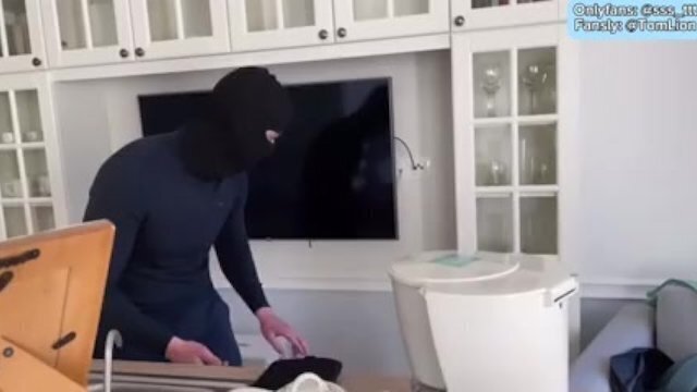 Thief finds lonely wife masturbating fucks