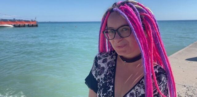 Cute girl from beach squirt herself face after every hole