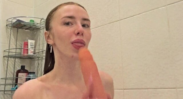 Redhead Girl Sucks Bathroom Princess Victoria