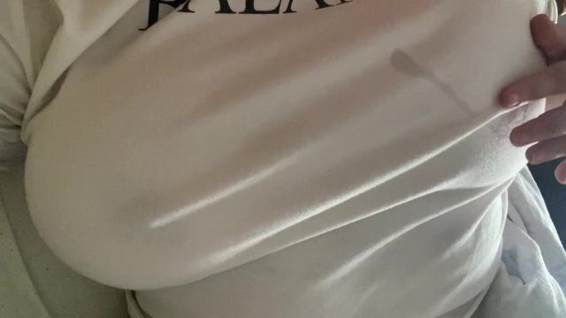 ¿Quieres tocarme tetas?