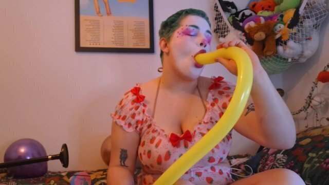 birthday clown with balloons