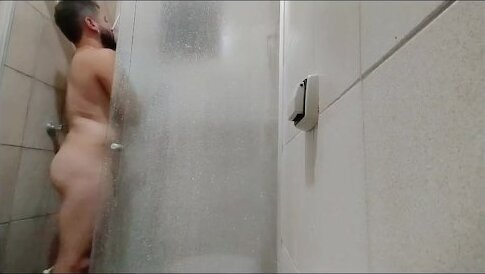 friend invited drink soon after took opportunity take shower enjoy