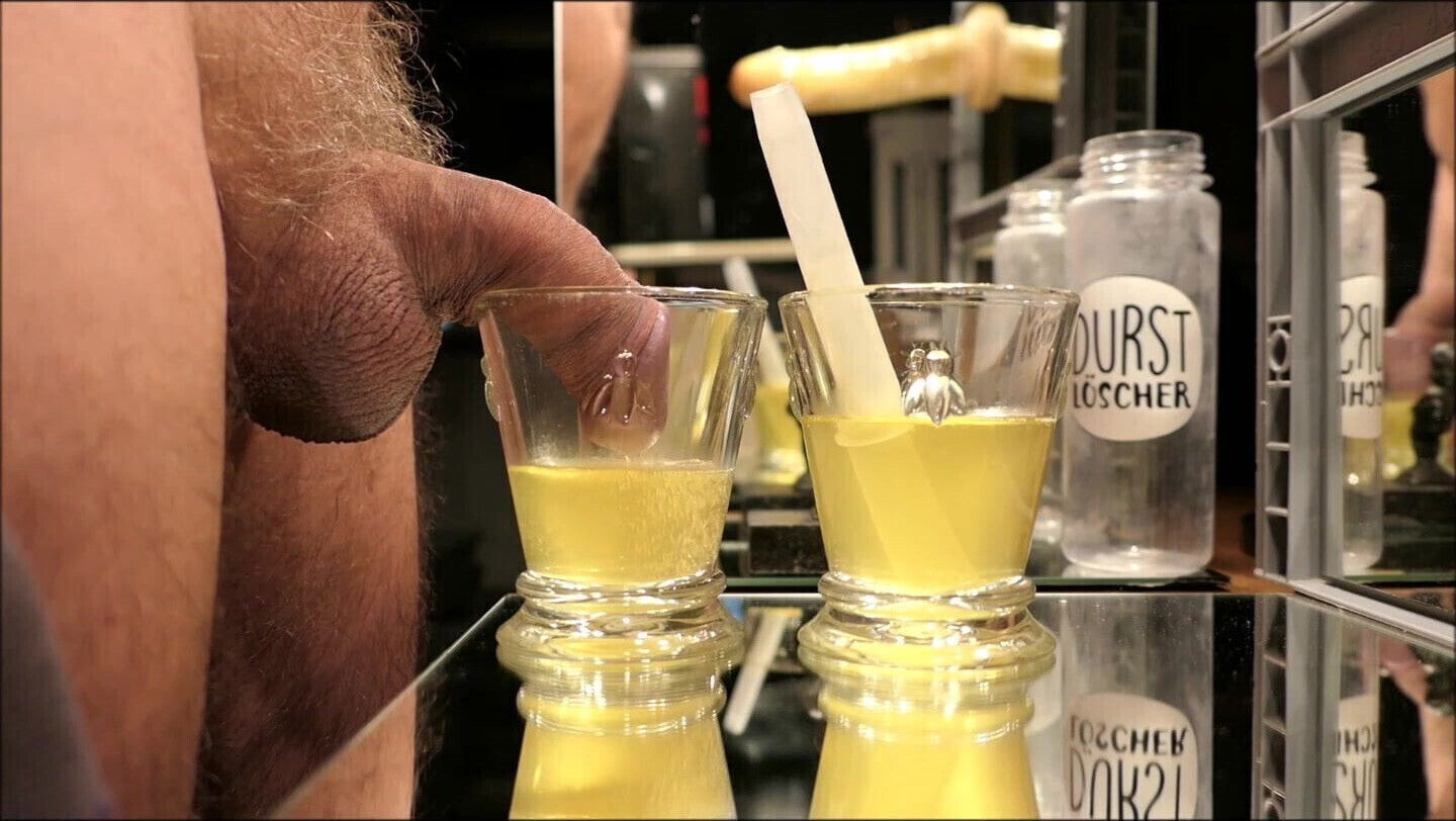 Cumpagne Piss drinking