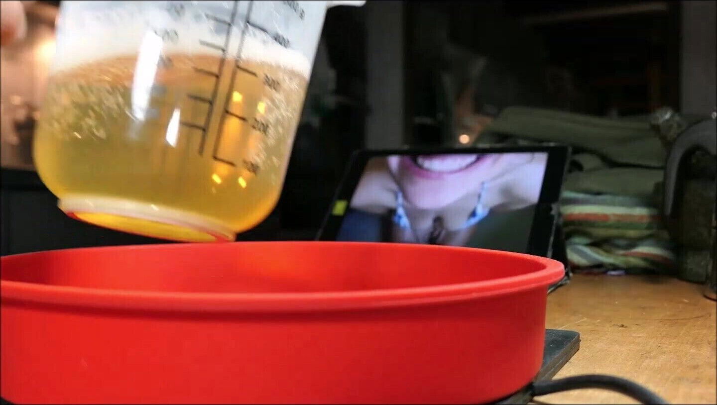 Piss drinking swallowing Cumpagne