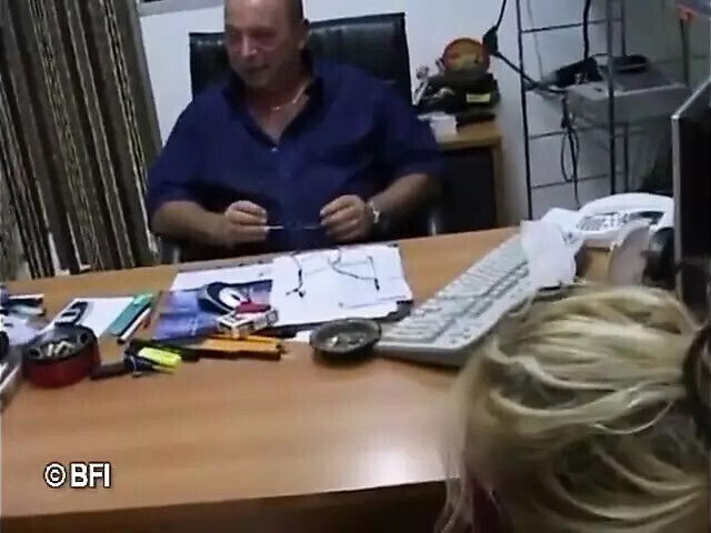 Fantastic Hardcore Swingers Party with Blowjobs, Bukkake, Cumshots and More