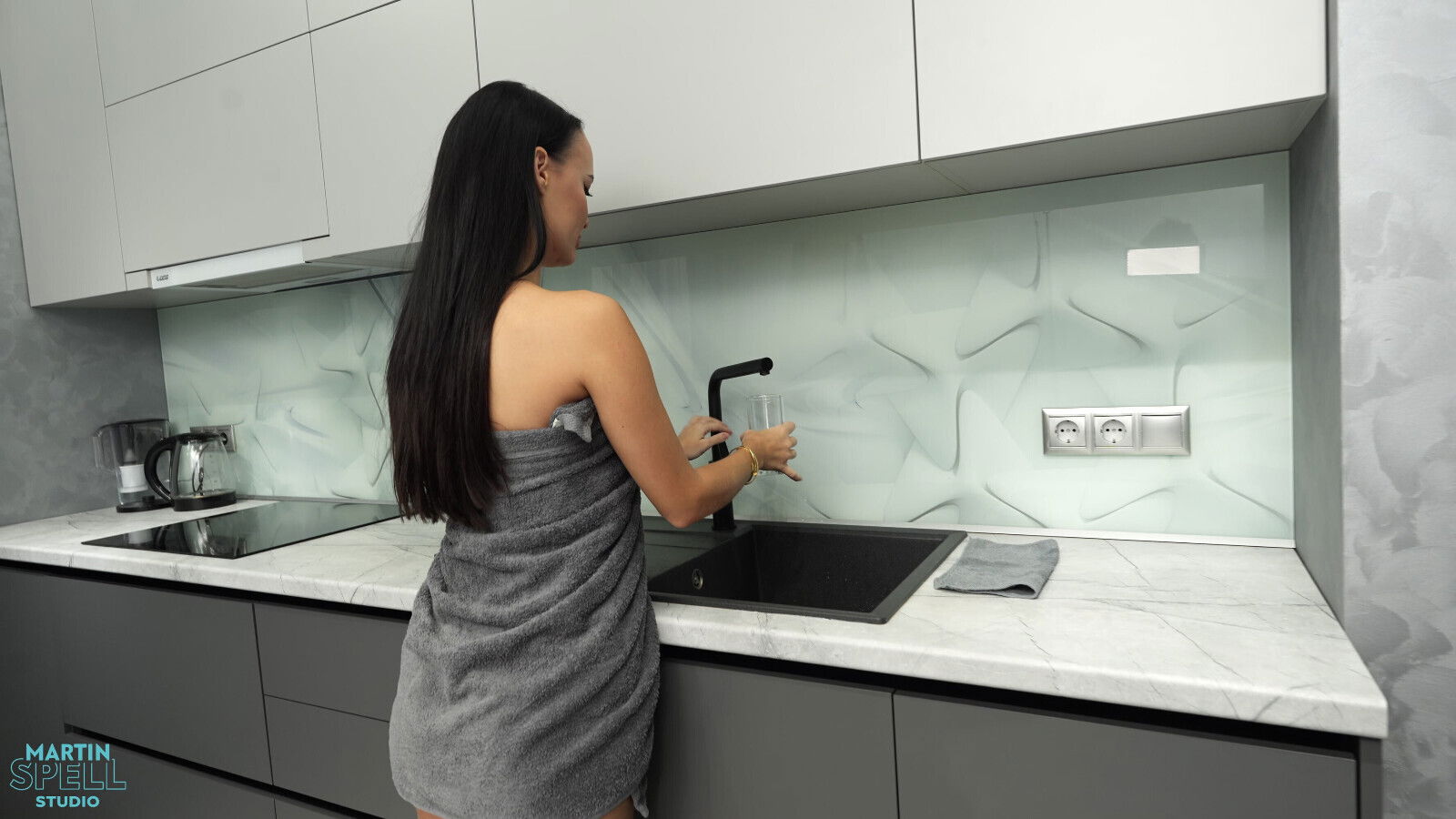 Couldn't Hold Back Front This Pumped-up Plumber Showed Body.