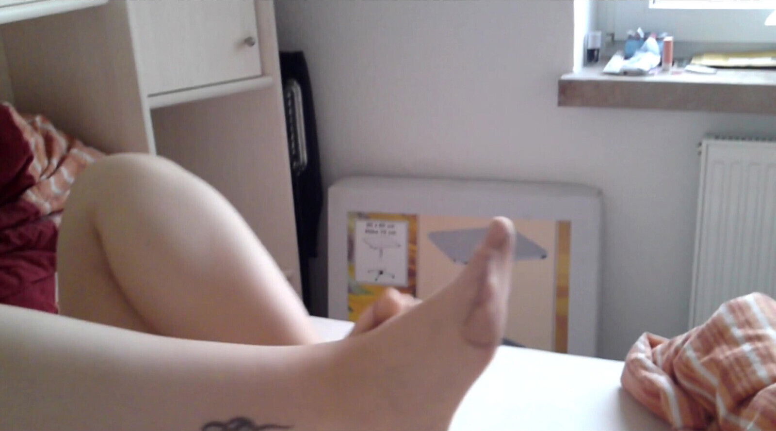 Plump Girlfriend Plays Front Nylonjungr Tights masturbation