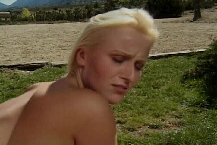 Huge facial blonde chick after outdoor fuck