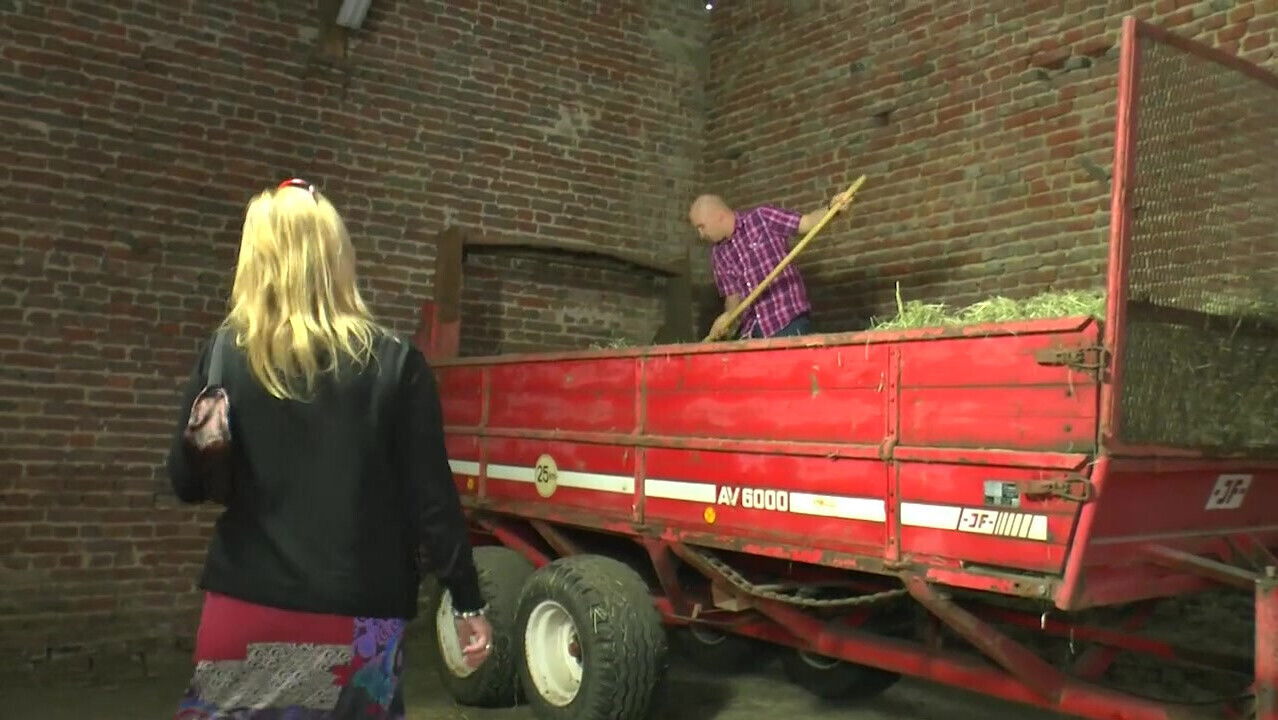 Pussy licking pussy fucking dildo penetrated farm