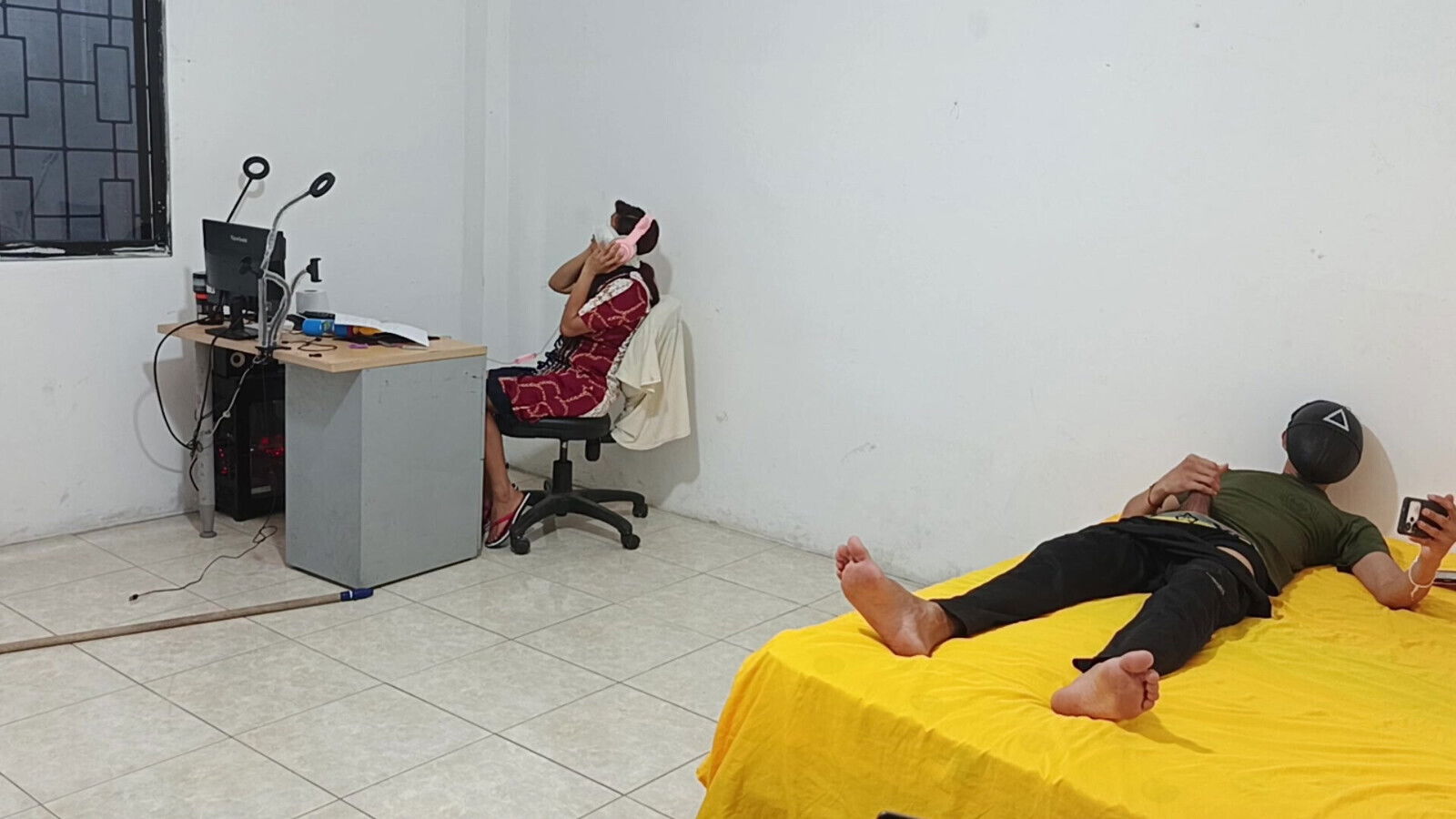 step sister sitting while masturbate