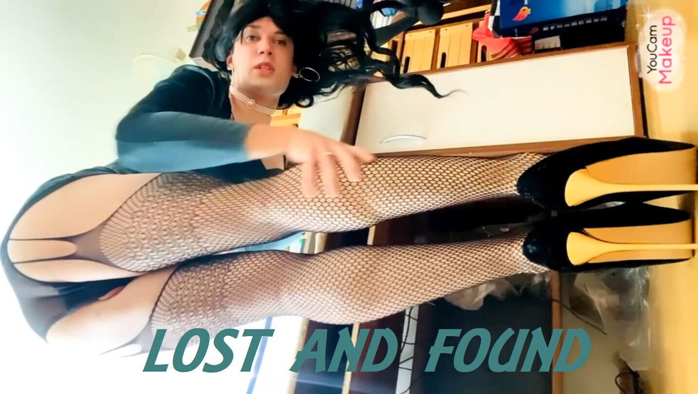 Brunette office slut Rios found pleasure hard work