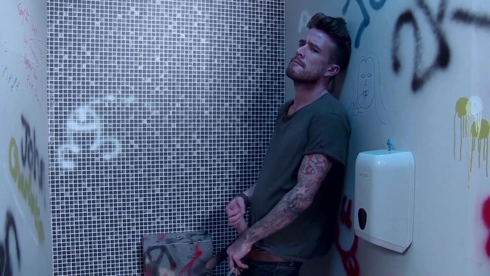 Leyla Morgan Luke HotrodH lavatory fucking