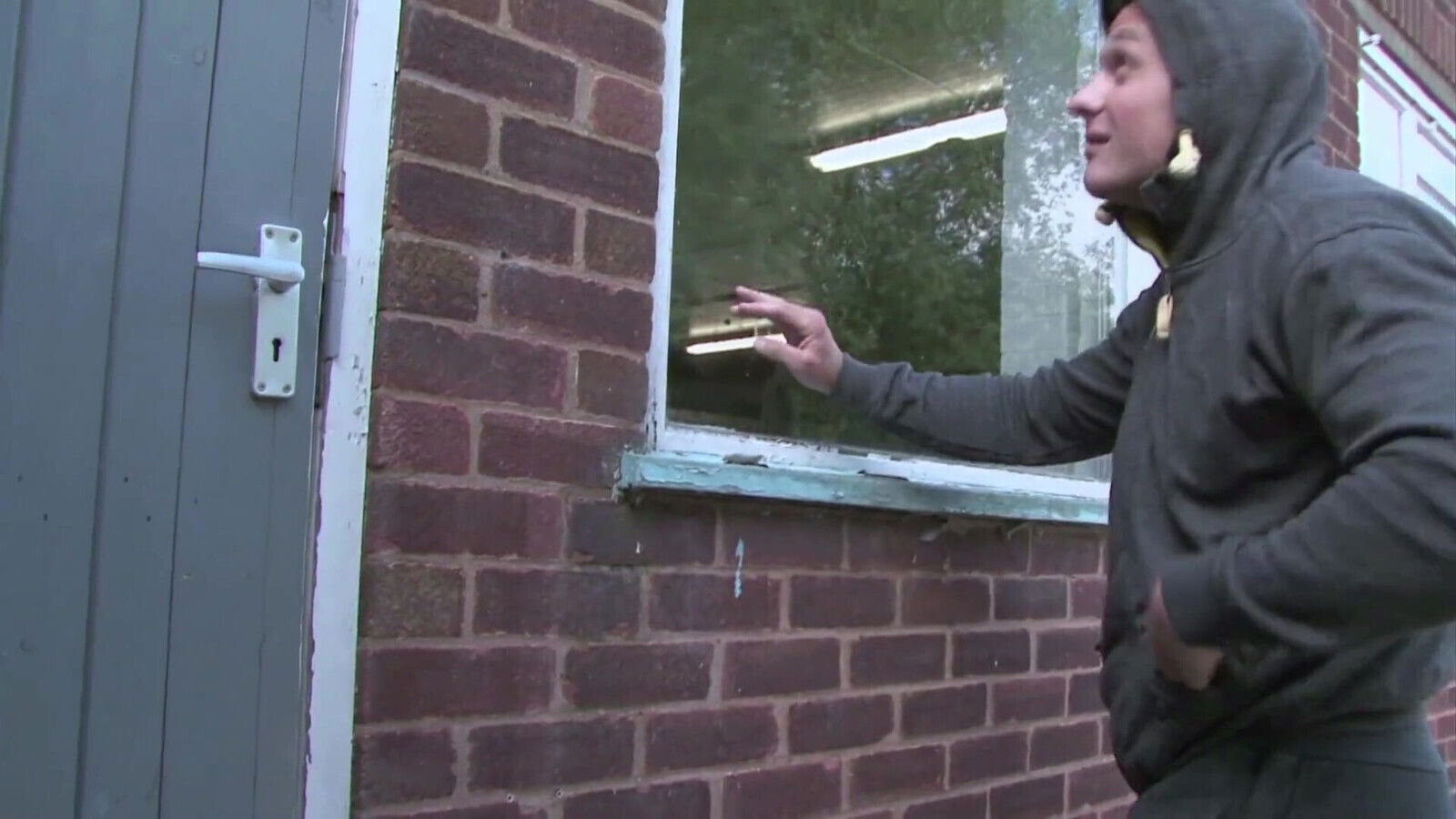 Beautiful Milf Stacey Saran Fucks Hard with Seth Strong