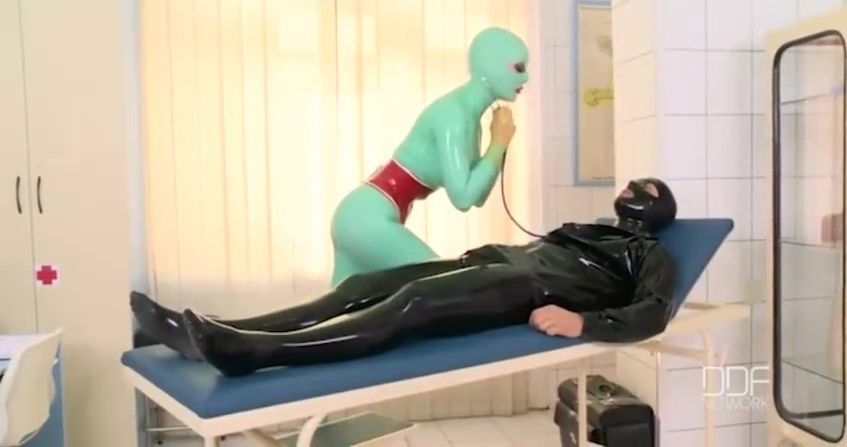 Cover-girl Mugur Latex Lucy Action