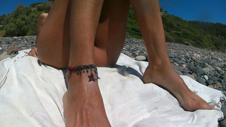 Italian Exhibitionist Alice Naked Beach Fingering Underwater