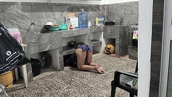 stepsister stuck kitchen while cleaning, helped filmed brown buttocks.