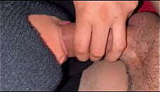 Enmascarada me empieza a masturbar y termina d&aacute_ndome rica mamada hasta sacar toda mi leche