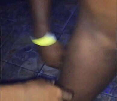 Puta humilha corno neg&atilde_o festa swing