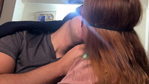 ella encantan BESOS sucios CALIENTES, llenos SALIVA mucha LENGUA