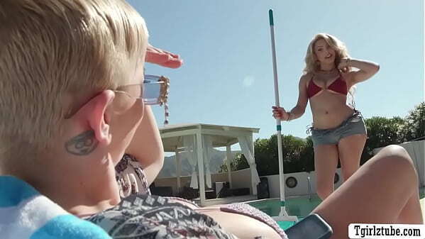 Horny MILF cant resist hotness cleaner