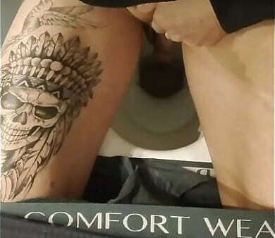 pisse gros plans fais gros proutes chlingues chiottes,