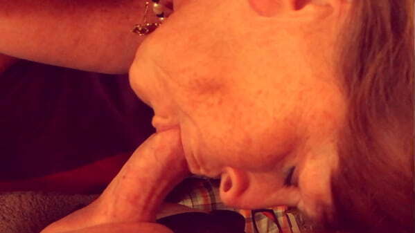 Granny Carmen Claus: Face Fuck While Santa'_s