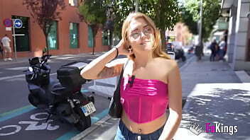 The recipes of Lorena Lopes are haute cuisine. Bareback fuck and chicken in milk!