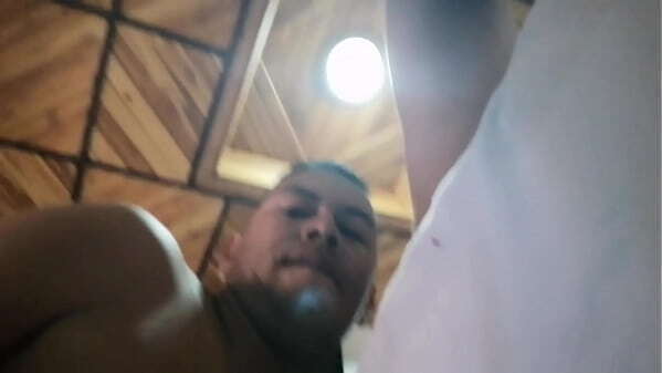 LICKING IRIS-ESTHER'_S GALLO.