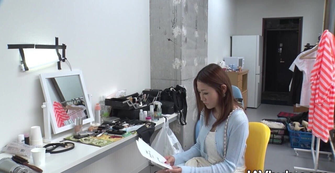 Airi Mizusawa bored home calls call fuck