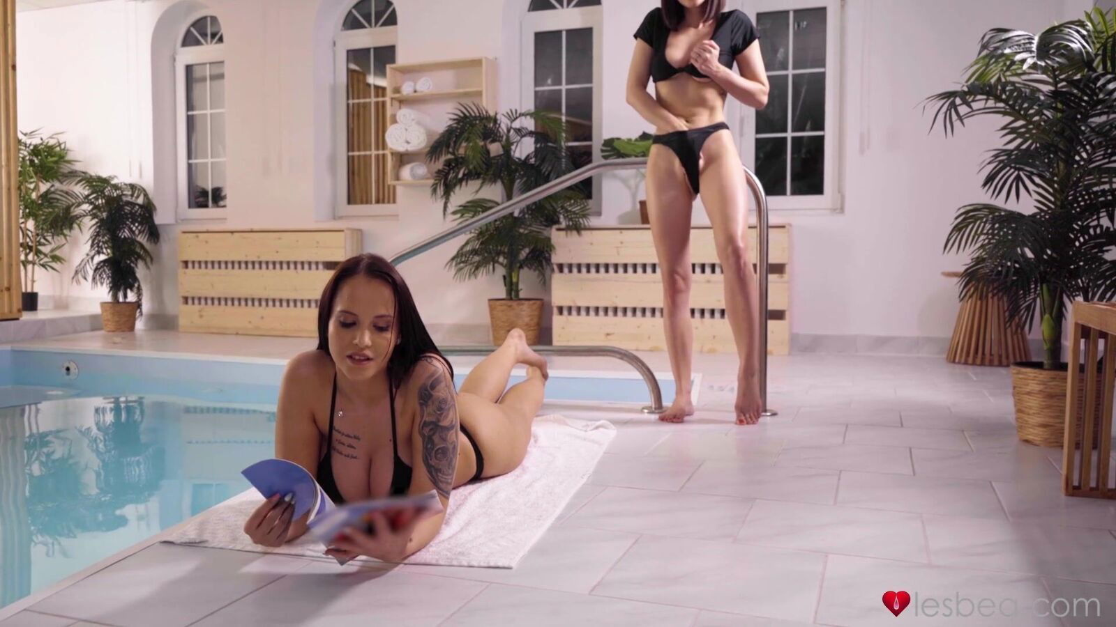 Big Tits Lesbian Facesitting Orgasm - Bi-curious Jennifer Mendez Hotel Pool Hookup