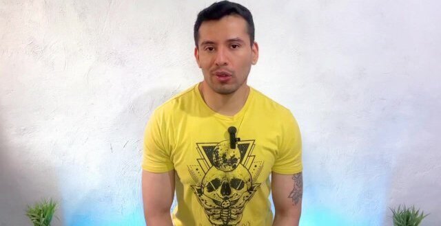 Hombre Haitiano sorprendido roomie masturbandose termina cogiendoselo 25cm