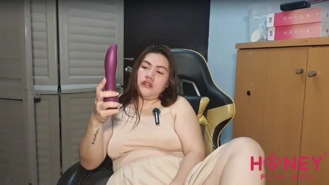 Pinay play mabulbol kiffy using Honeyplaybox