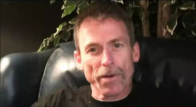 Mature Amateur Scott Jerks