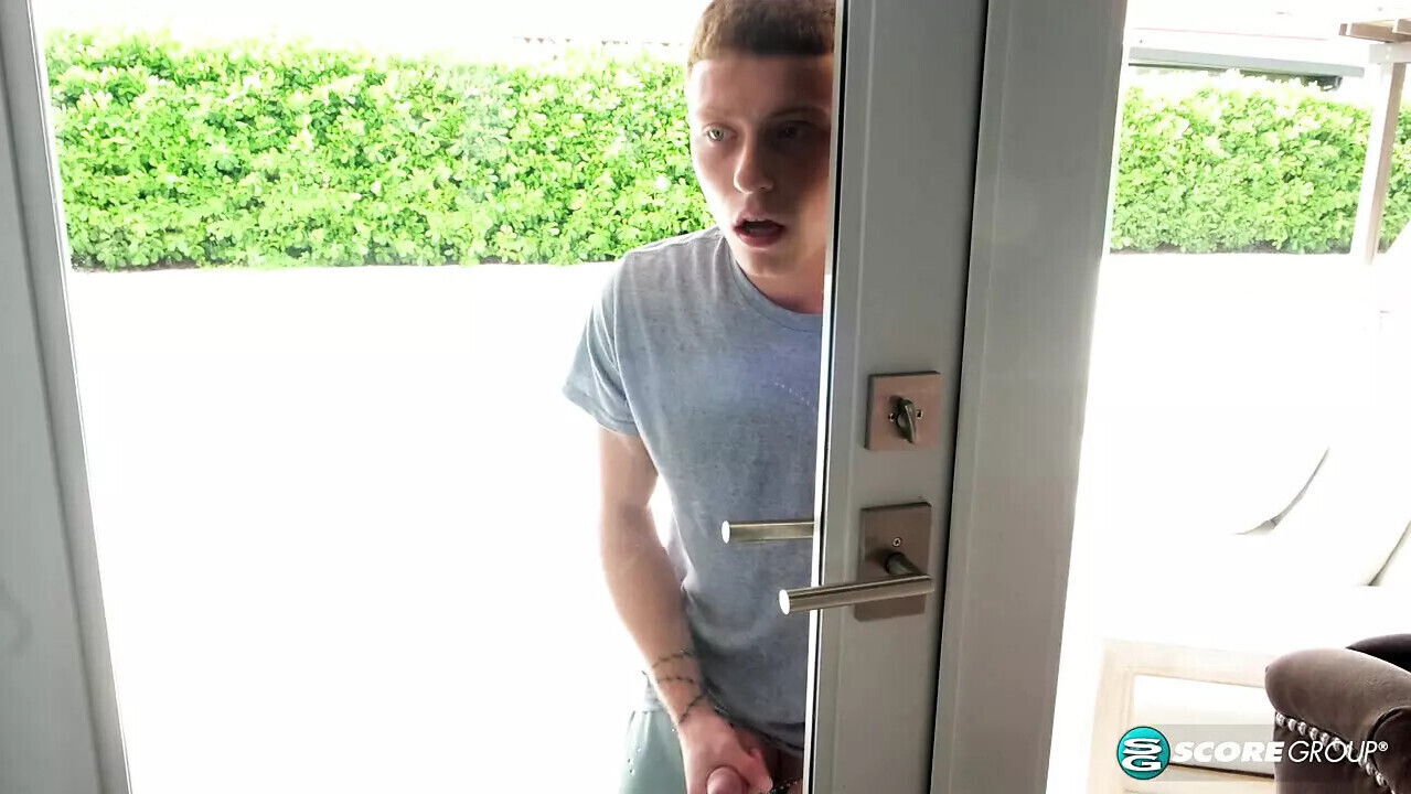 40-year-old Sierra fucks 21-year-old peeper