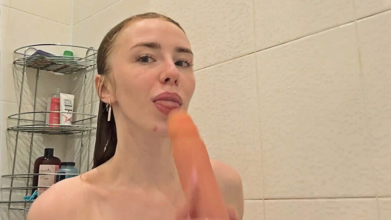 Redhead Girl Sucks Bathroom Princess Victoria
