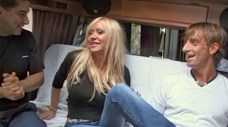 Long haired blonde MILF Bond's threesome