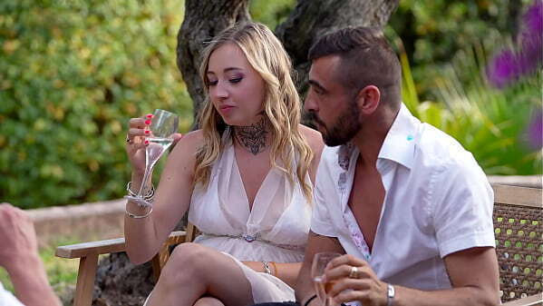 Lena Coxx Queen tapent mecs dans vacances dans