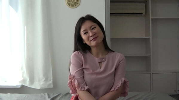 近所の子持ちGカップ人妻 旦那と息子の留守中の自宅で何度もハメ撮り撮影