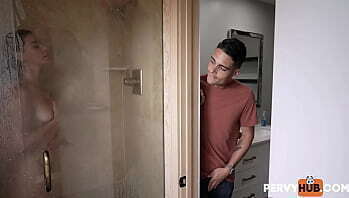 Stepmom Venus Sucks Ethan&rsquo_s Swallows Load!