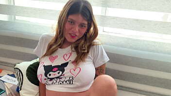 Me aprovecho de mi hermanastra embarazada para jugar a retos y como ella pierde termino follandola muy rico hasta hacerla venir a chorros. H.L.