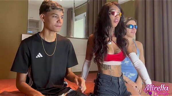 AMIGOS NOVINHOS FAZEM FESTA PIJAMA TERMINA SURUBA DELES VIRGEM