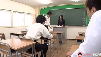 Asian dudes down sluts pussy