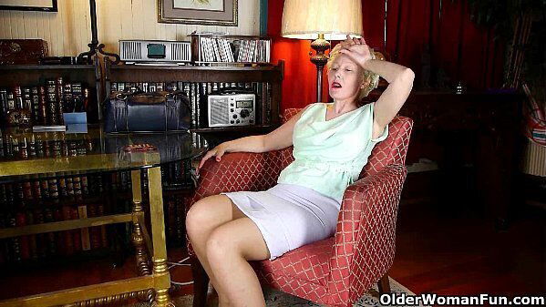 Nyloned business women Kali Dalny need